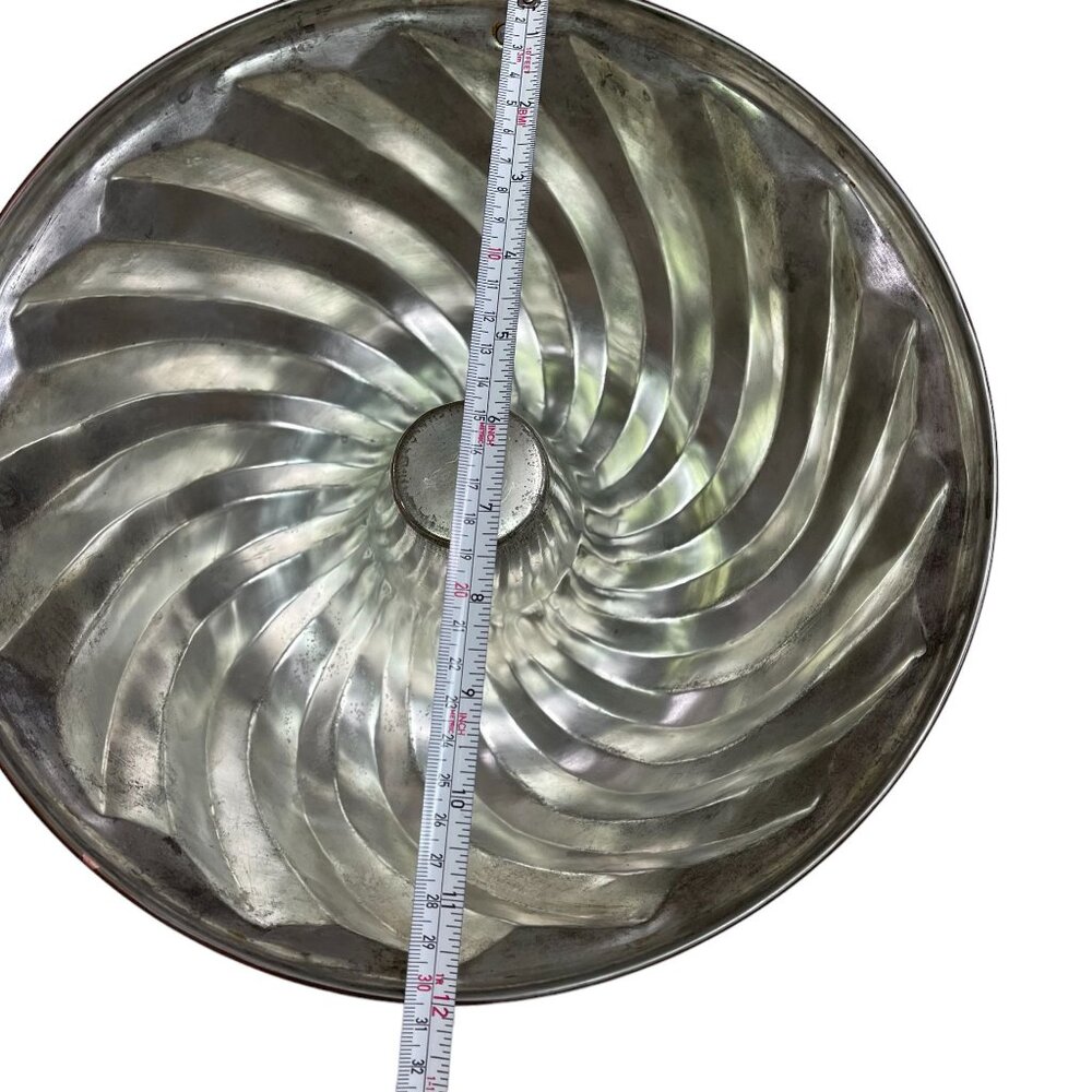 Vintage Copper Bundt Cake Pan Tin Lined Round with Hanging Hook 12” x 5” - Picture 8 of 10